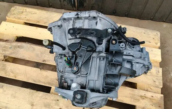 Renault Trafic III (X82) Manual 6 speed gearbox PF6050
