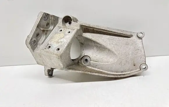 Volvo V40 Gearbox mounting bracket 31370633