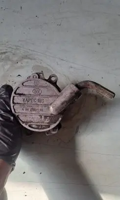 Mercedes-Benz C W202 Vacuum pump A61123065