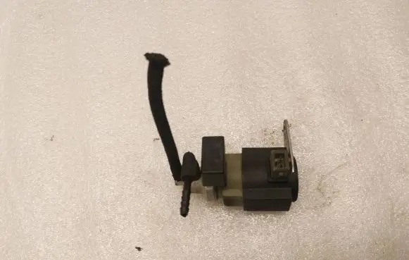 Audi A8 S8 D2 4D Turbo solenoid valve 057906629 53463400