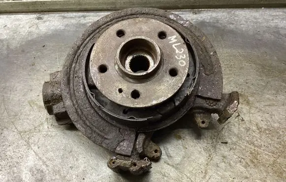Mercedes-Benz ML W163 Front wheel hub