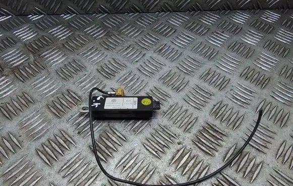 Volkswagen Multivan T5 Aerial antenna amplifier 7H5035577H