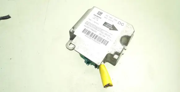 Opel Zafira A Airbag control unit/module 90582536