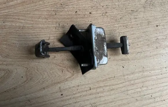 Ford Focus Front door check strap stopper