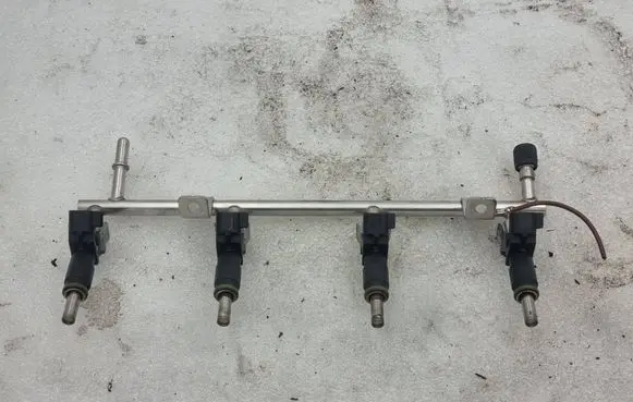 Opel Astra J Fuel injectors set 55562599