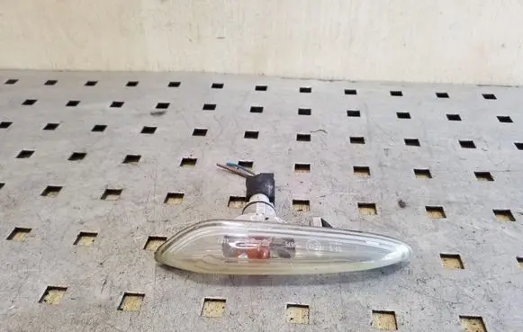 BMW X3 E83 Front fender indicator light