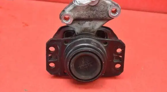 Engine mount vacuum valve