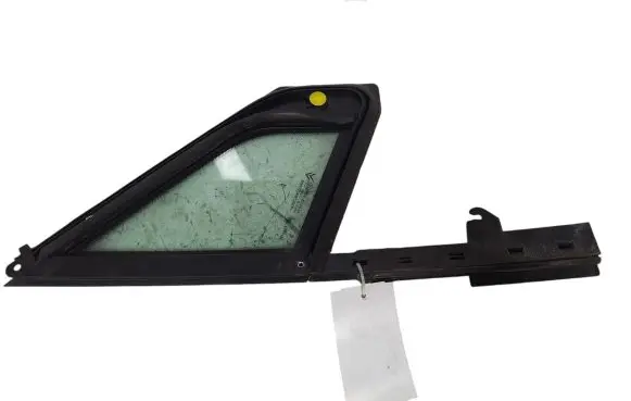 Ford Fusion Front door vent window glass four-door 43R000016 E000191