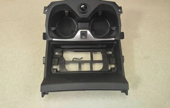 BMW 1 F40 Cup holder 6834299
