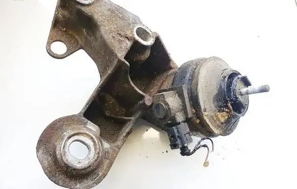 Skoda Superb B5 (3U) Engine mounting bracket 8E0199351
