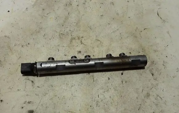 Mini Cooper Countryman R60 Fuel main line pipe 7823460