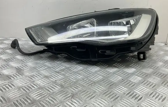 Audi A3 S3 8V Headlight/headlamp 8V0941003A