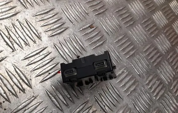 Mercedes-Benz EQE v295 USB socket connector A2238203306