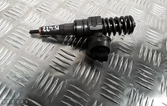 Volkswagen PASSAT B6 Fuel injector 038130073BQ 0414720312