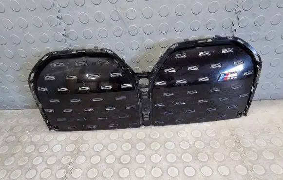 BMW i4 Front bumper upper radiator grill 9463249