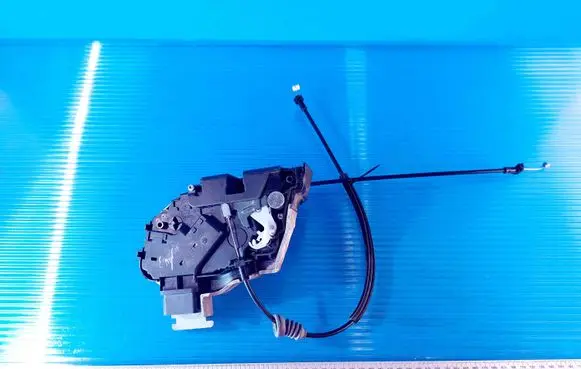 Volvo V50 Front door lock 30753655 C75RB 4357A