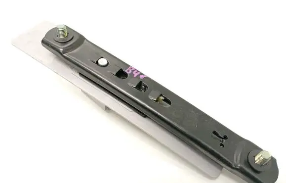 Honda CR-V Seat belt adjustment rail 65577