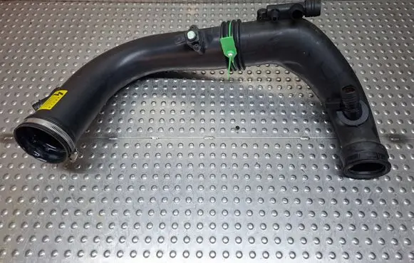 Mercedes-Benz C W204 Air intake hose/pipe S27705244 A2710901829