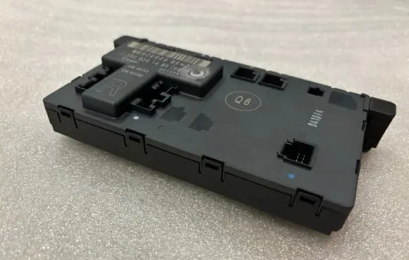Mercedes-Benz C W203 Door control unit/module 2038201485 351324 A2038201485