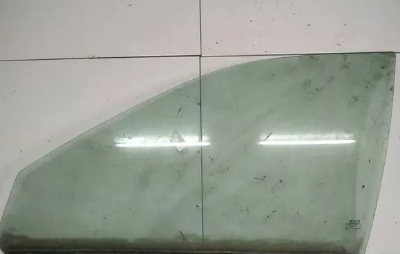 Renault Laguna I Front door window glass four-door AS2