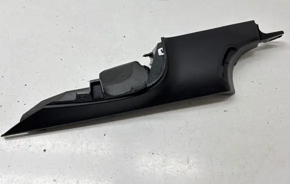 Tesla Model 3 (D)pillar trim (top) 108628188I 039627738 NYX210561313400