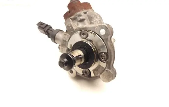 BMW 3 E90 E91 Fuel injection high pressure pump 7797874 0445010506