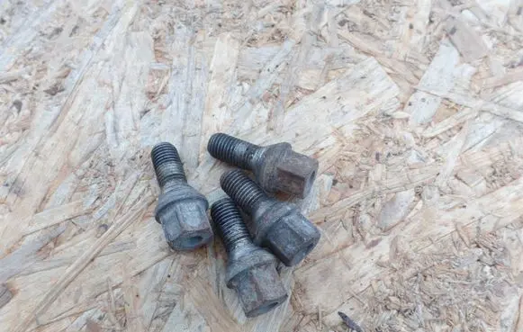 Opel Corsa D Nuts/bolts 