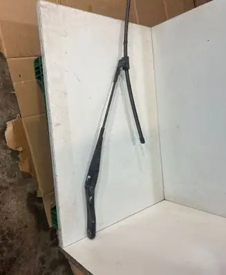 Opel Astra H Front wiper blade arm 13111219