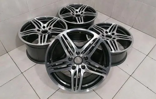 Porsche 911 997 R18 wheel hub/cap/trim