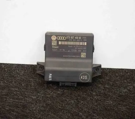 Audi A5 8T 8F Gateway control module 8T0907468M