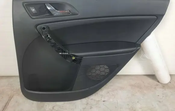Skoda Yeti (5L) Rear door card panel trim 5L0867210