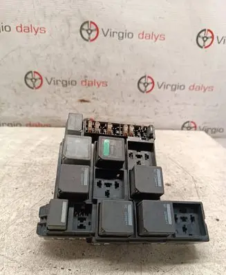 Jaguar XF Fuse module 8X2T14A067BA
