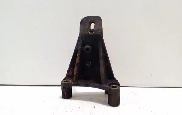 Suzuki Grand Vitara II Engine mounting bracket