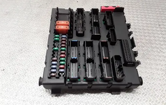 Cadillac BLS Fuse module 519160105 063904 12766739