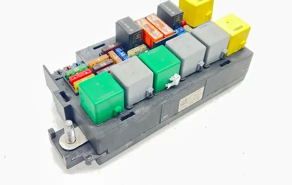 Mercedes-Benz ML W164 Fuse module A1645400672