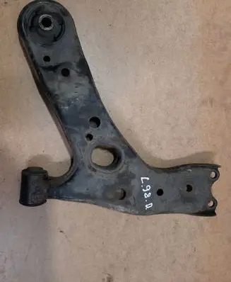 Toyota Avensis T270 Front lower control arm/wishbone