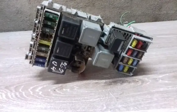 Volvo V70 Fuse module 8690698