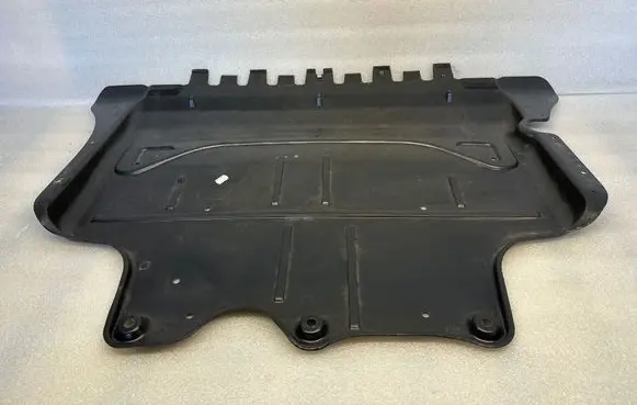 Volkswagen Tiguan Engine splash shield/under tray 5QF825236