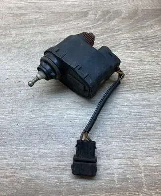 Seat Toledo I (1L) Headlight level adjustment motor 1L0941295