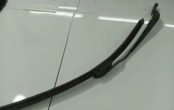 Opel Vectra C Front wiper blade arm CM09185812