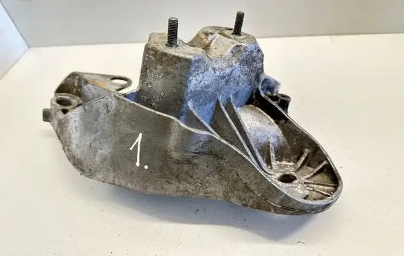 Audi A6 S6 C6 4F Engine mounting bracket 4F0199351h