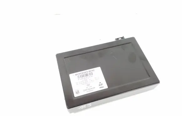 Mercedes-Benz CLS C219 Antenna control unit A2048705490
