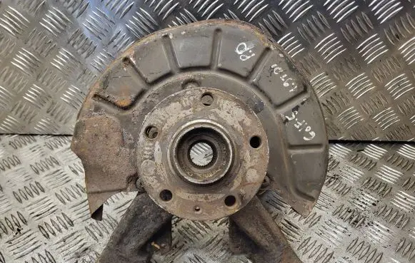 Volkswagen Golf V Front wheel hub