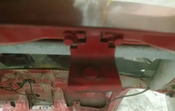 Volkswagen PASSAT B5 Tailgate/trunk/boot hinge 