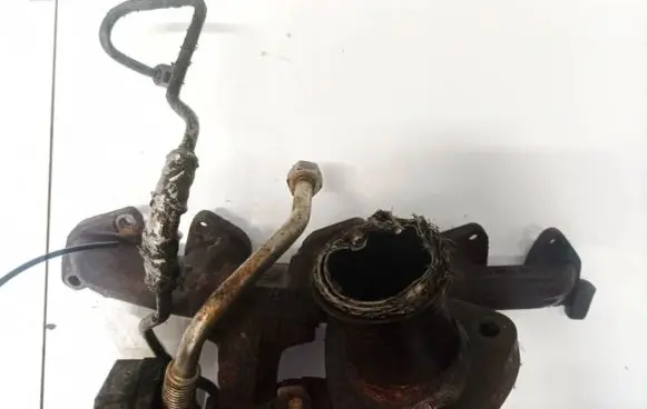 Opel Zafira A Exhaust manifold 90500926