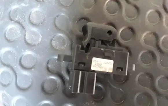 Nissan Qashqai Electric window control switch 25411JD000