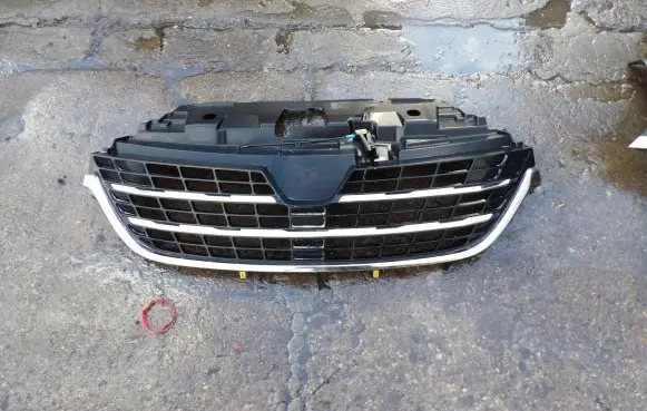 Renault Trafic III (X82) Front bumper upper radiator grill