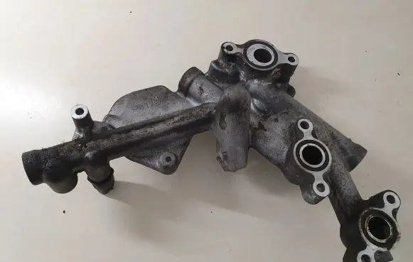 Toyota Avensis T270 Other engine bay part