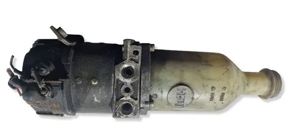 Renault Clio I Power steering pump 7700829784 A5073919