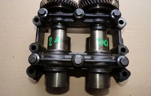 Nissan Qashqai Oil pump balance shaft 8200488596